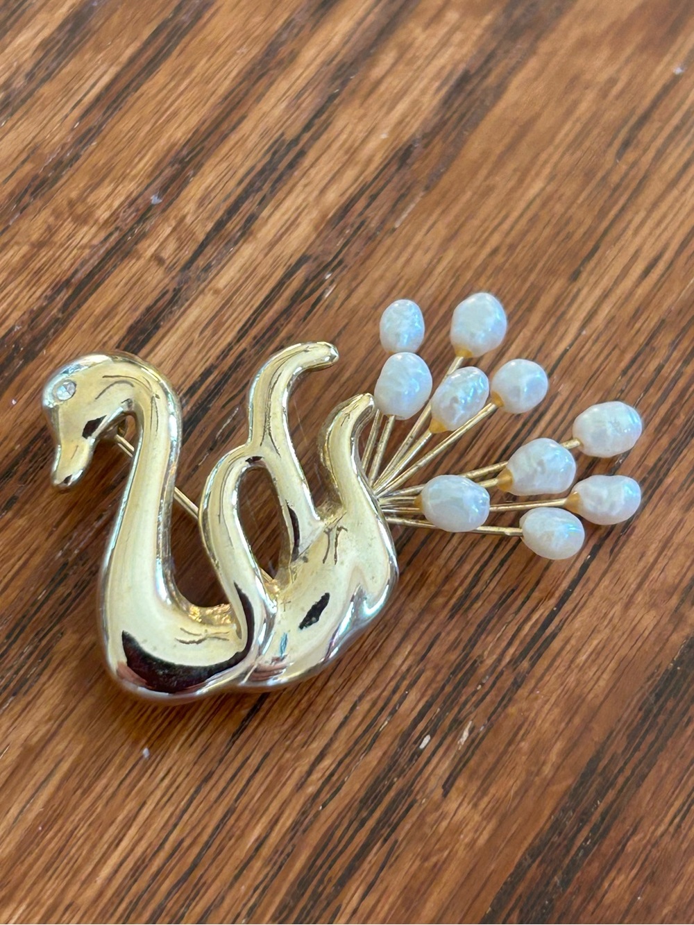 Vintage Gold Tone Faux Seed Pearl Swan Unsigned Pin Brooch